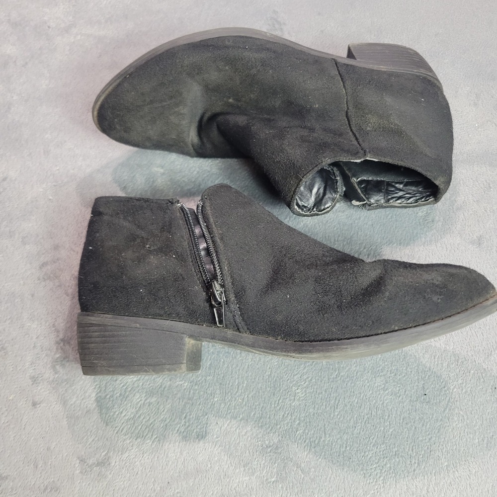 Journee Collection Women Black Faux Suede Ankle Boots Side Zip Block Heel Size 9